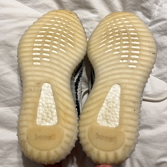 Yeezy Boost sneaker!!! - Picture 3 of 6